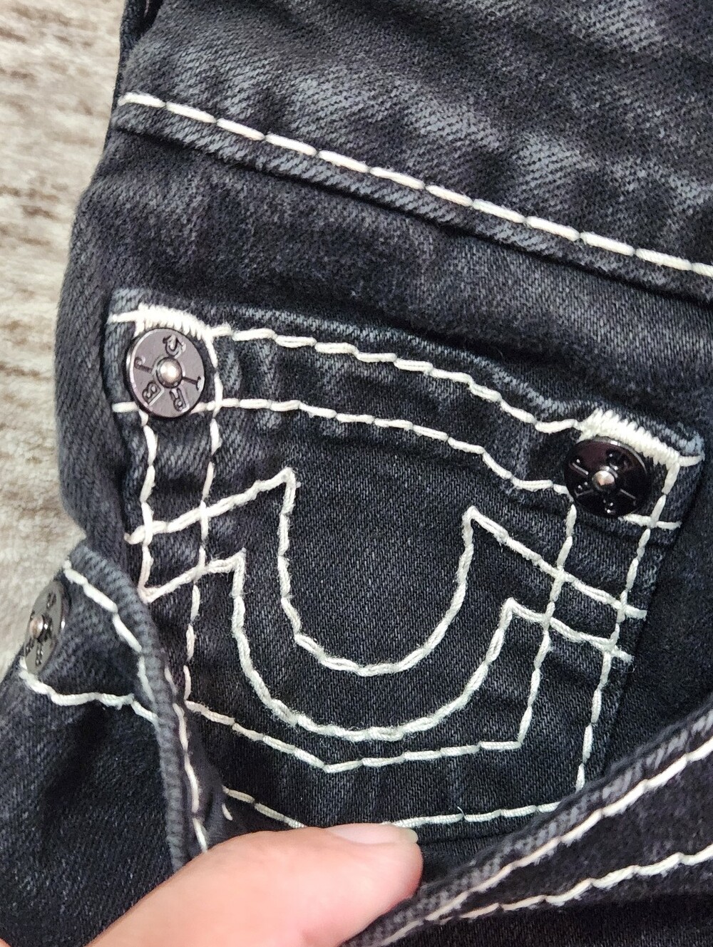 True Religion Becca Mid Rise Bootcut Big T Black Distressed Contrast Stitch Jean - Picture 10 of 14
